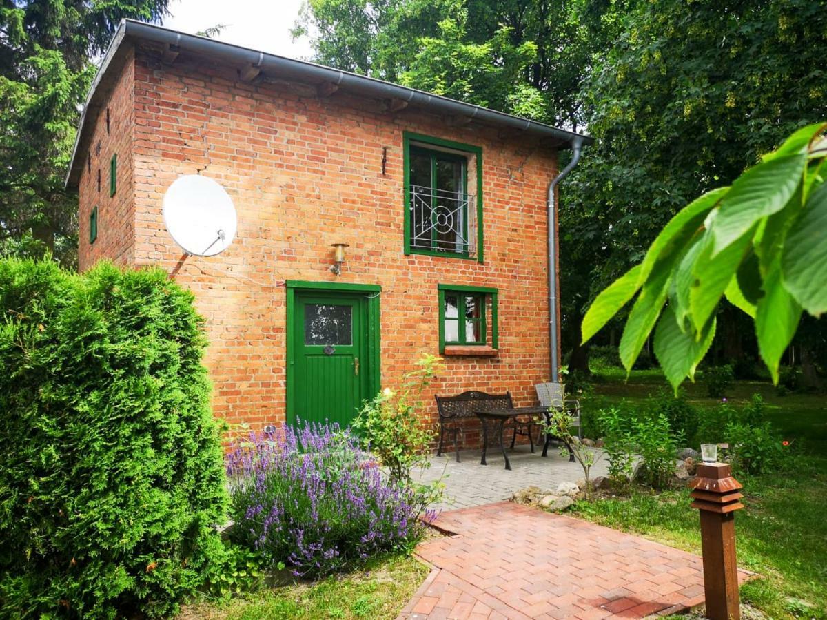 Gutshof Gross Behnkenhagen Apartment Exterior photo